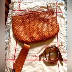 Clare V Moyen Messenger, Natural